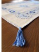 camino de mesa flores en azul. artesanía tradicional de lagartera