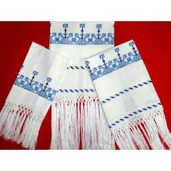 Juego de toallas "Escudos". 3 piezas de artesanía bordada a mano