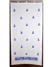 cortina de loneta "flores en azul". bordados elaborados 100% a mano