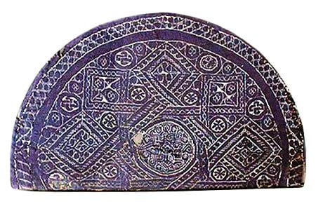 Cojín funerario copto del 500 d.C., claro antecesor de la actual artesanía lagarterana. 