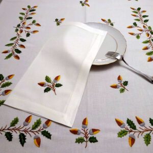 Mantel de bellotas. Artesanía Lagarterana