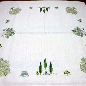 Mantel "Árboles del bosque". Bordado a mano en Lagartera, 100% artesano