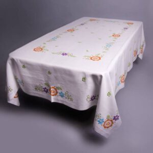 Mantel Flor de Jania. Labores de Lagartera realizadas a mano
