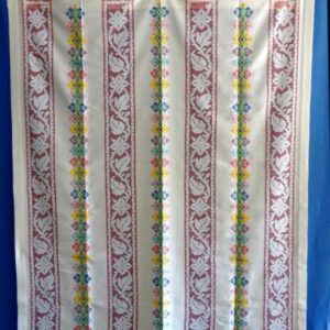 Cortina "Bordada y deshilada". Lagartera, cuna y museo del bordado